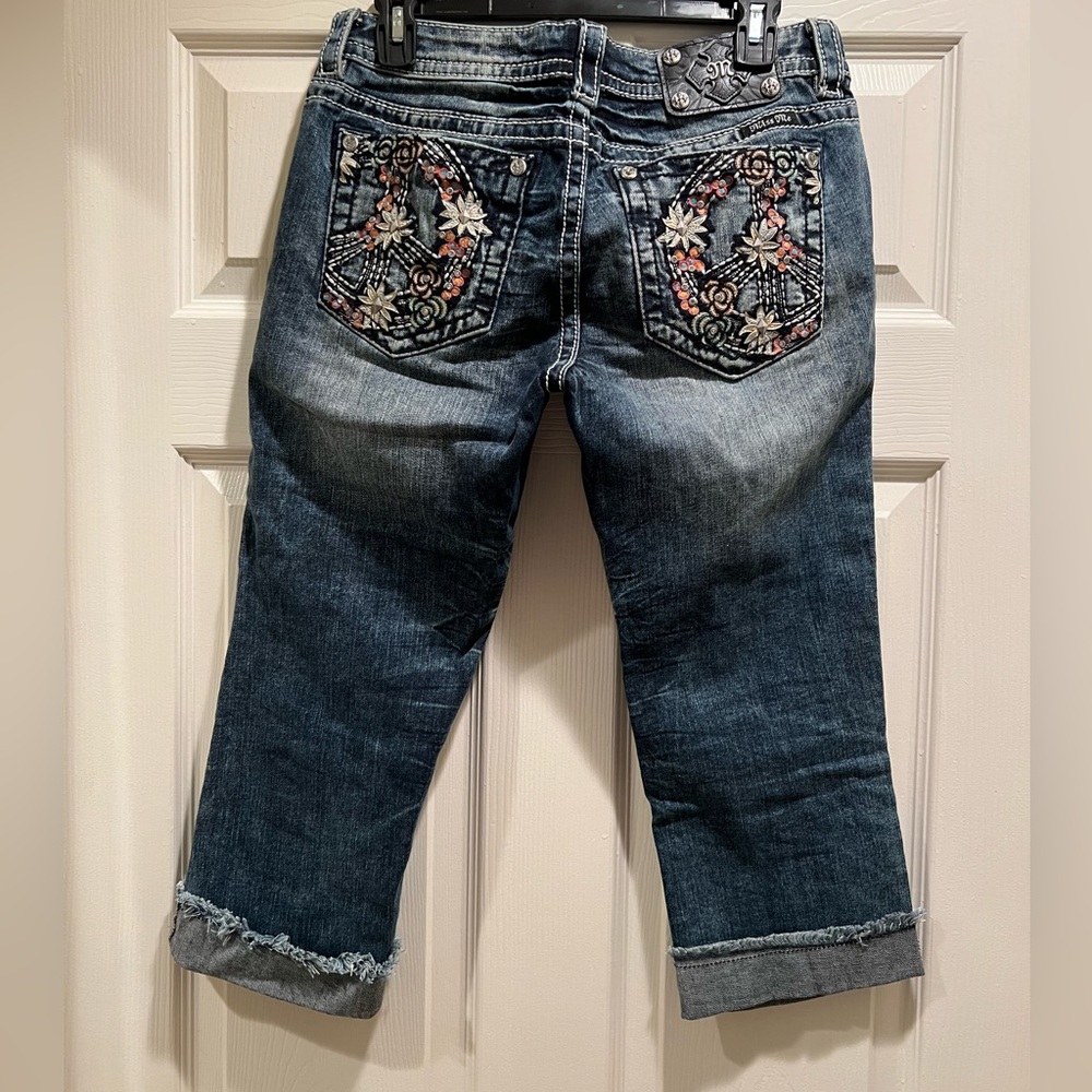 MissMe Denim Capri’s Floral sequence back pockets